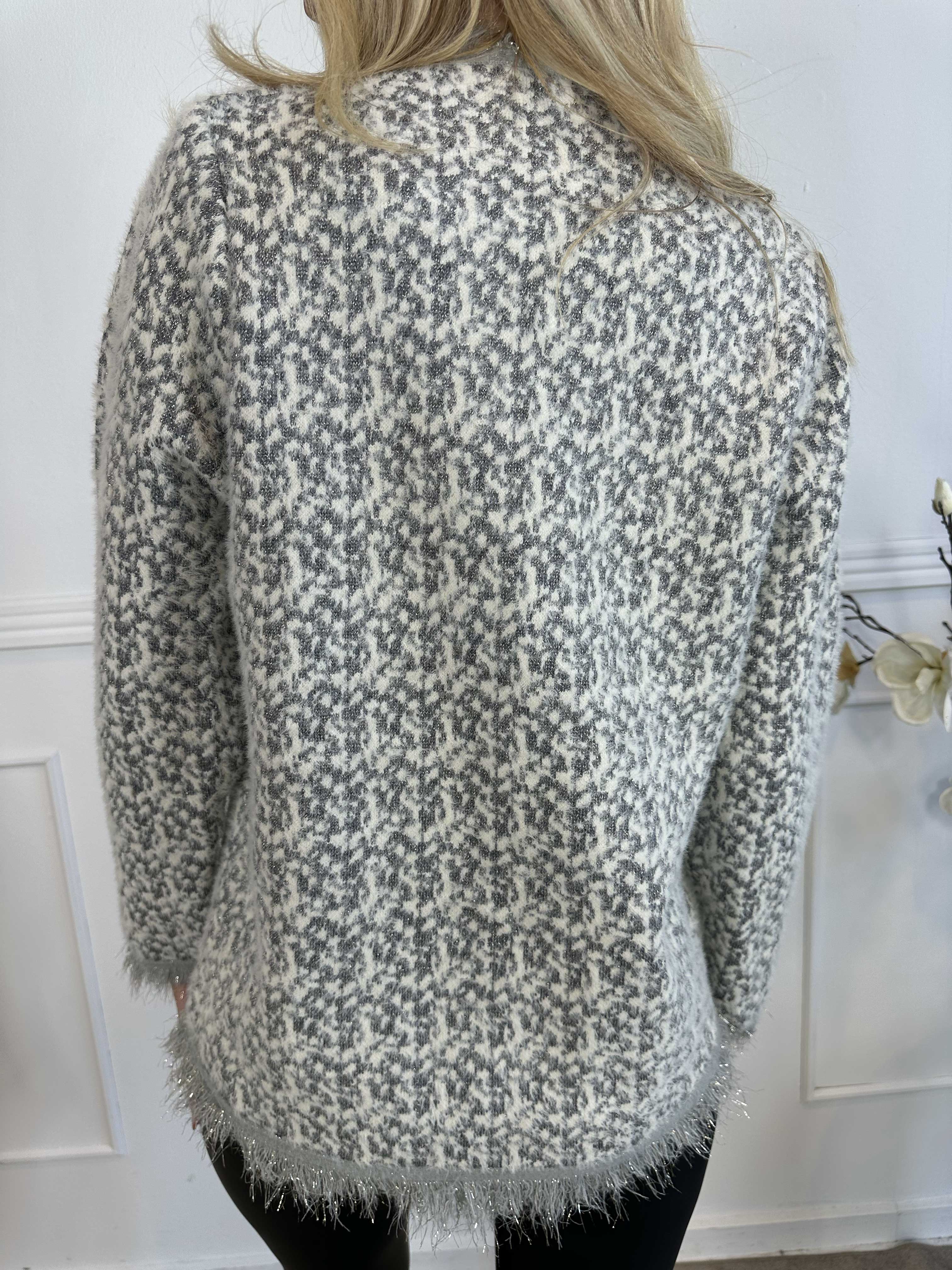 Larna - Mjuk och mysig kofta med glittertrådar och guldknappar